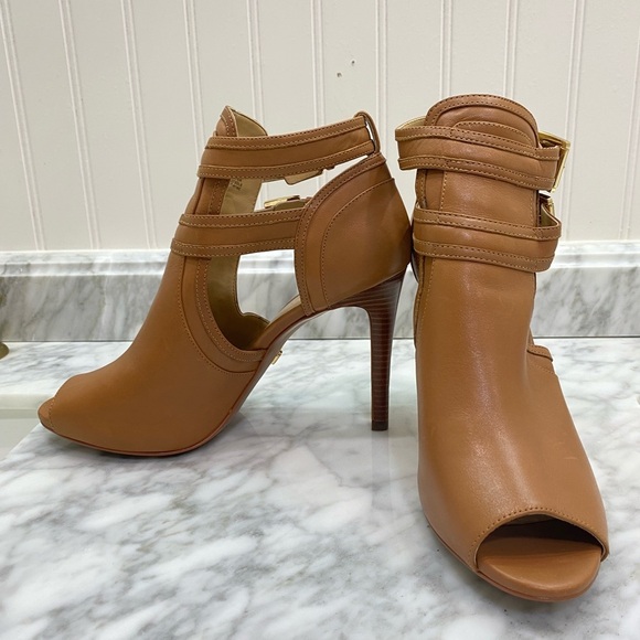 Michael Kors Blaze Tan Leather peep toe with Buckle Detail size 9 sexy edgy - Picture 2 of 9